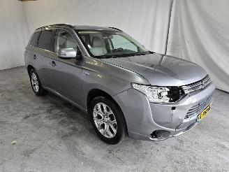 skadebil auto Mitsubishi Outlander 2.0 PHEV Instyle 2014/5