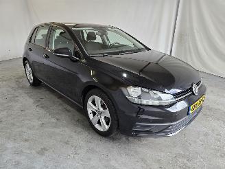 krockskadad bil auto Volkswagen Golf 1.0 TSI Comfortline 2019/4