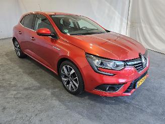 Vaurioauto  passenger cars Renault Mégane 1.2 TCe Bose 2016/9