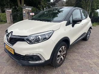 krockskadad bil auto Renault Captur 0.9 TCe Zen 2017/12