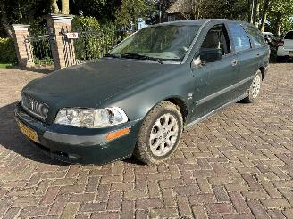 Damaged car Volvo V-40 1.8 automaat 2000/1