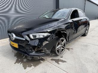 damaged passenger cars Mercedes A-klasse 200 Bns Sol. AMG Line 2018/11