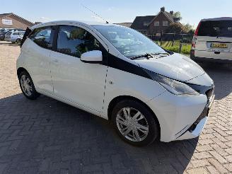 Toyota Aygo 1.0 VVT-i x-play picture 5