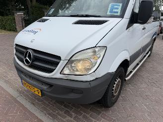 Vaurioauto  passenger cars Mercedes Sprinter 311 2.2 CDI 366 rolstoellift 9 persoons 2010/11