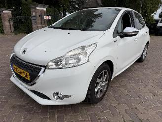 Unfallwagen Peugeot 208 1.2 VTi Style 2026/1