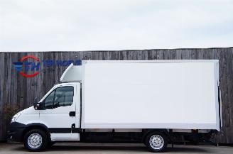 krockskadad bil auto Iveco Daily 35S13 2.3 HPi Koffer Laadklep Automaat 107KW Euro 5 2014/4