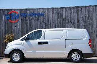 uszkodzony samochody osobowe Hyundai H-300 2.5 CRDi Lang Airco 3-Persoons Trekhaak 125KW Euro 4 2008/8