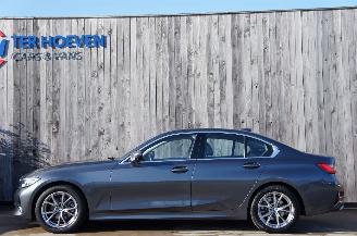 Damaged car BMW 3-serie 320d Luxury Line Airco Navi Cruise 360° Schuifdak LED 140KW Euro 6 2020/1