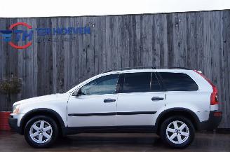 Damaged car Volvo Xc-90 2.4 D5 4X4 Automaat Airco Cruise Schuifdak 120KW 2004/9
