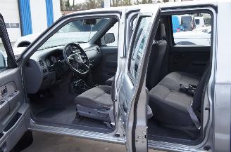 Nissan Navara Pick-Up 2.5 DCi Double Cab 4X4 Trekhaak Airco 98KW picture 9