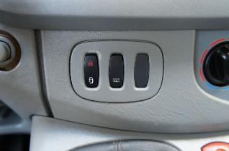 Renault Trafic 2.0 DCi Lang 9-Sitzer Klima Metallic 84KW Euro 4 picture 15