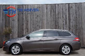Schadeauto Peugeot 308 SW Active 1.2 Pure Tech Airco Navi Pano Cruise 81KW Euro 6 2015/3