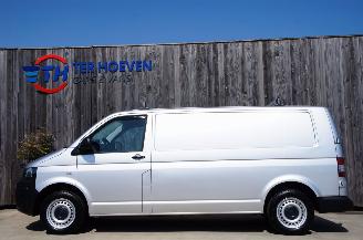 Schadeauto Volkswagen Transporter T5 2.0 TDi Lang Airco Cruise PDC 103KW Euro 5 2013/9