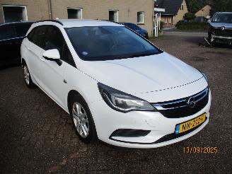 Vaurioauto  passenger cars Opel Astra SPORTS TOURER 1.0 Online Ed REST BPM 500 EURO !!!! 2017/3
