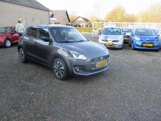 Voiture accidenté Suzuki Swift 1.0 Stijl Smart Hybrid NAP REST BPM 800 EURO !!!! 2020/3