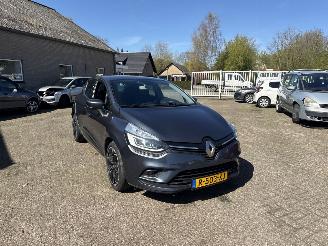 Vaurioauto  passenger cars Renault Clio 0.9 TCe Limited REST BPM €200,-!!! 2019/1