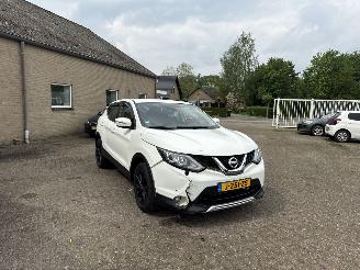 krockskadad bil auto Nissan Qashqai 1.2 Acenta 2014/3