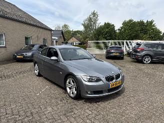 damaged passenger cars BMW 3-serie 320i Introduction 2007/5
