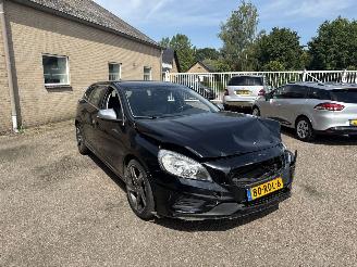 damaged passenger cars Volvo V-60 2.0T R-Design REST BPM €700,-!!! AUT 2011/5