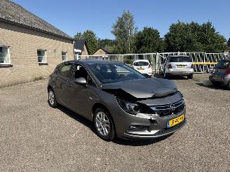 uszkodzony samochody osobowe Opel Astra 1.4 Edition AUT REST BPM €800,-!!! 2016/5