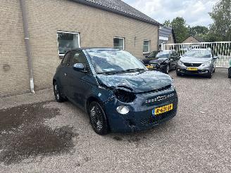Schadeauto Fiat 500E RED 42 kWh 2022/6