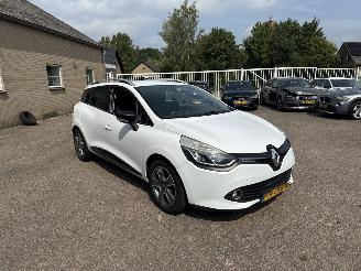 Vaurioauto  passenger cars Renault Clio 0.9 TCe Night&Day REST BPM €350,-!!! 2015/12
