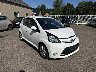 skadebil auto Toyota Aygo 1.0 VVT-i Dyn. Or. 2013/5
