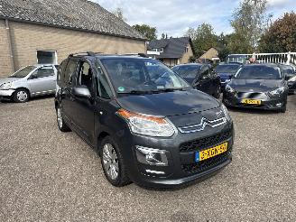 Vaurioauto  passenger cars Citroën C3 picasso 1.6 VTi Exclusive AUT REST BPM €700,-!!! 2014/7