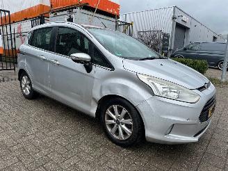 Schadeauto Ford B-Max 1.6 TDCI Titanium 2014/2