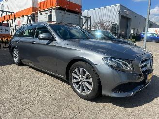 krockskadad bil auto Mercedes E-klasse Estate 200 d Business Solution 2019/1