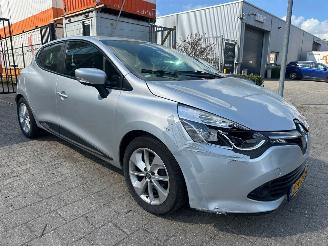 Schadeauto Renault Clio 1.2 Night & Day 2015/2
