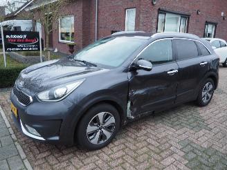 uszkodzony samochody osobowe Kia Niro 1.6 firs edition hybrid 2017/1