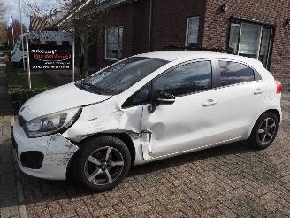 damaged passenger cars Kia Rio 1.1 CRdi Plus Pack 2012/8