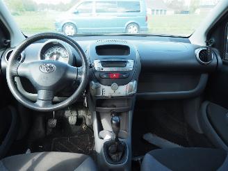 Toyota Aygo 1.0-12V motor kapot picture 11