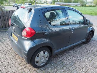 Toyota Aygo 1.0-12V motor kapot picture 4
