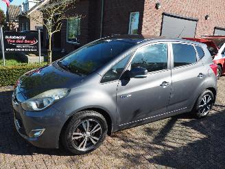 damaged passenger cars Hyundai Ix20 1.4i I-Motion 2011/3