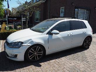 damaged passenger cars Volkswagen Golf 1.4 TSI GTE Connected Series 2016/10