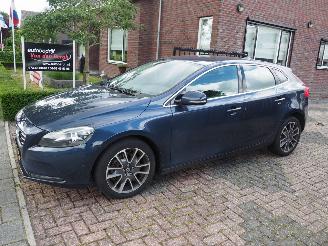 uszkodzony samochody osobowe Volvo V-40 2.0 D4 Summum Business 2015/1