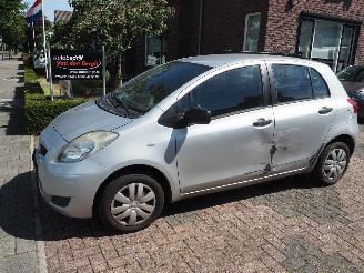 Vaurioauto  passenger cars Toyota Yaris 1.0 VVTi Acces 2010/5