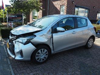 uszkodzony samochody osobowe Toyota Yaris 1.5 Hybrid Aspiration 2016/2