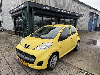 Damaged car Peugeot 107 1.0 12V AIRCO 5-DEURS 2011/5