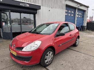 Damaged car Renault Clio 1.2 16V 55KW 2005/11