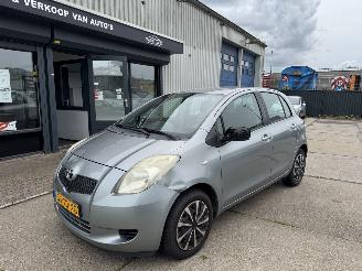 Damaged car Toyota Yaris 1.0 AIRCO 5-DEURS 2006/7