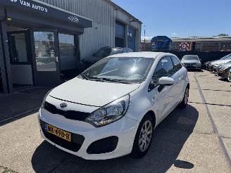 krockskadad bil auto Kia Rio 1.2 63KW AIRCO 2014/6