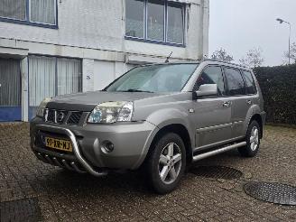 Vaurioauto  passenger cars Nissan X-Trail 2.0 Columbia 2wd 2007/10