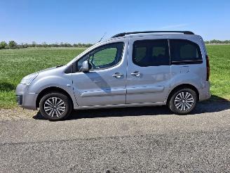 Damaged car Peugeot Partner TEPEE 2017/9