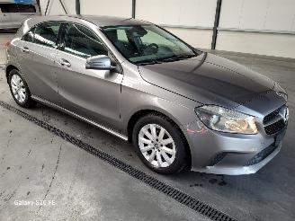 Vaurioauto  passenger cars Mercedes A-klasse 180 Automaat 90-KW 5drs Urban 2018/2