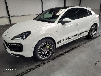 Vaurioauto  passenger cars Porsche Cayenne Coupe 3.0 e-Hybrid 340-KW Automaat AWD 2021/10