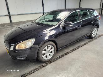 Auto incidentate Volvo V-60 1.6 T3 110-KW Automaat Momentum 2013/5