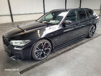 skadebil auto BMW 5-serie 520d Touring 140-KW Automaat X-Drive M-SPORT 2021/3